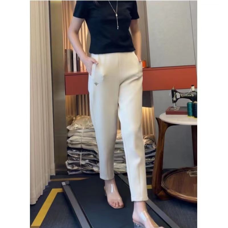 Talla Grande Y Suelta Con Pantalones De Rábano De Cintura Alta Y Pies Delgados