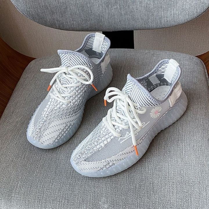 Zapatos Que Brillan Intensamente De Noche Con Cordones