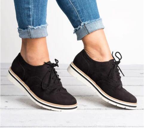 Los Deportes De Las Mujeres De La Plataforma Y Los Zapatos Planos Del Ocio - MXbueno