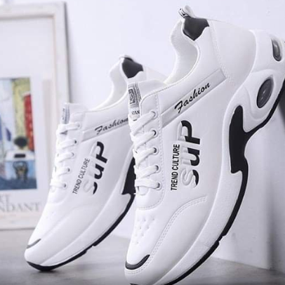 Zapatos deportivos con última moda para hombre