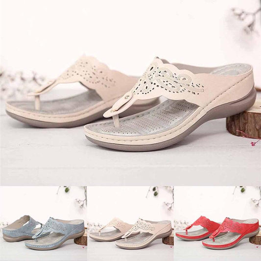 Sandalias Con Cuñas Y Chanclas Ahuecadas