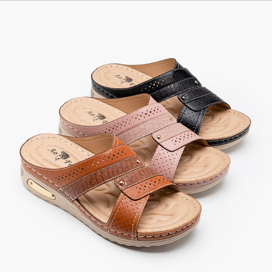 Cómodas zapatillas con remaches antideslizantes de suela gruesa