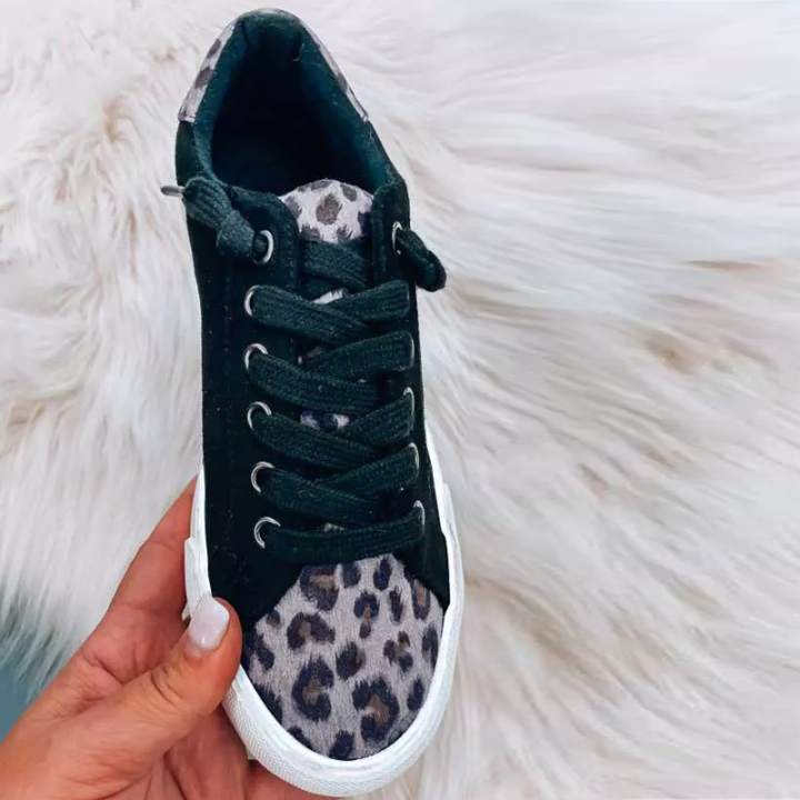 Zapatillas Planas Con Puntera Redonda Y Cordones De Leopardo