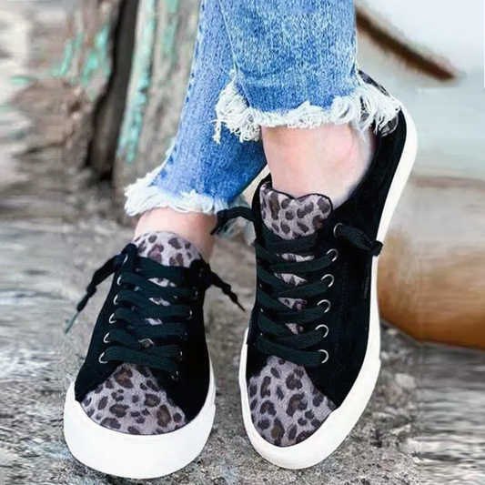 Zapatillas Planas Con Puntera Redonda Y Cordones De Leopardo