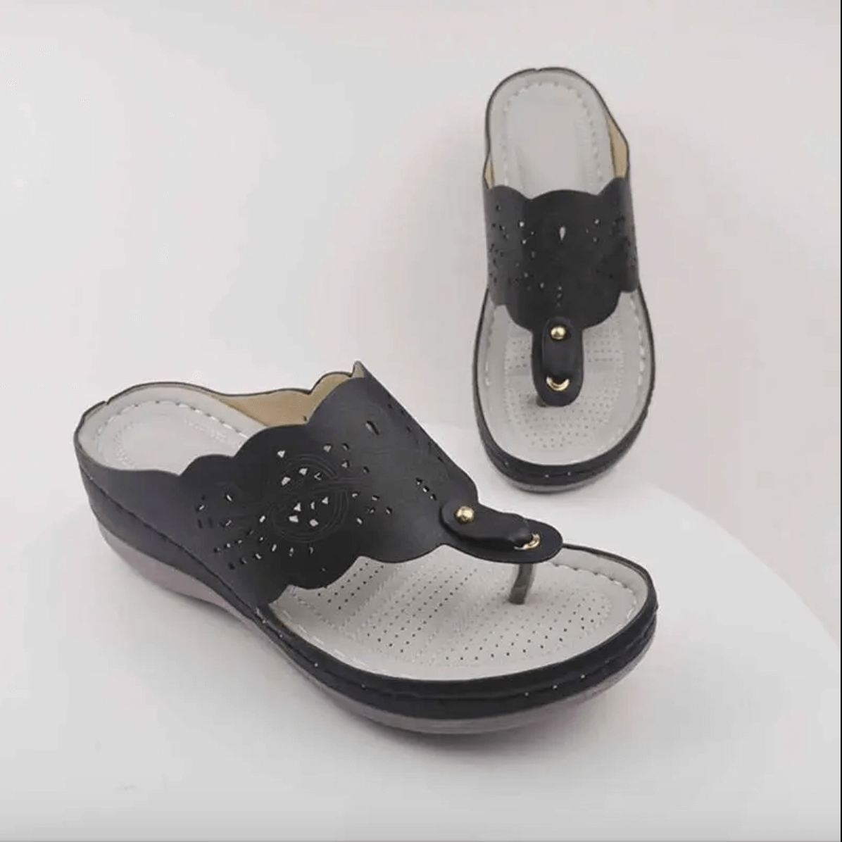 Sandalias Con Cuñas Y Chanclas Ahuecadas