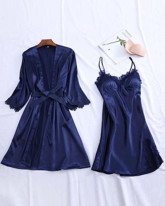 Conjunto de camisola y bata con ribete de encaje