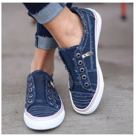 Retro Metal Embellishment Canvas Shoes
