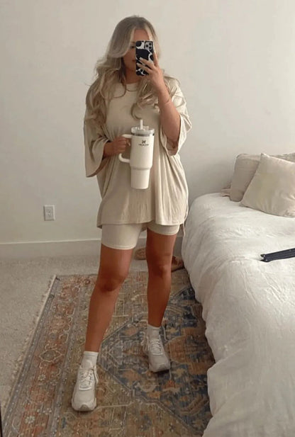 Un Juego Casual De Dos Piezas.