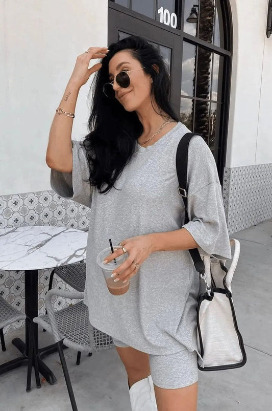 Un Juego Casual De Dos Piezas.