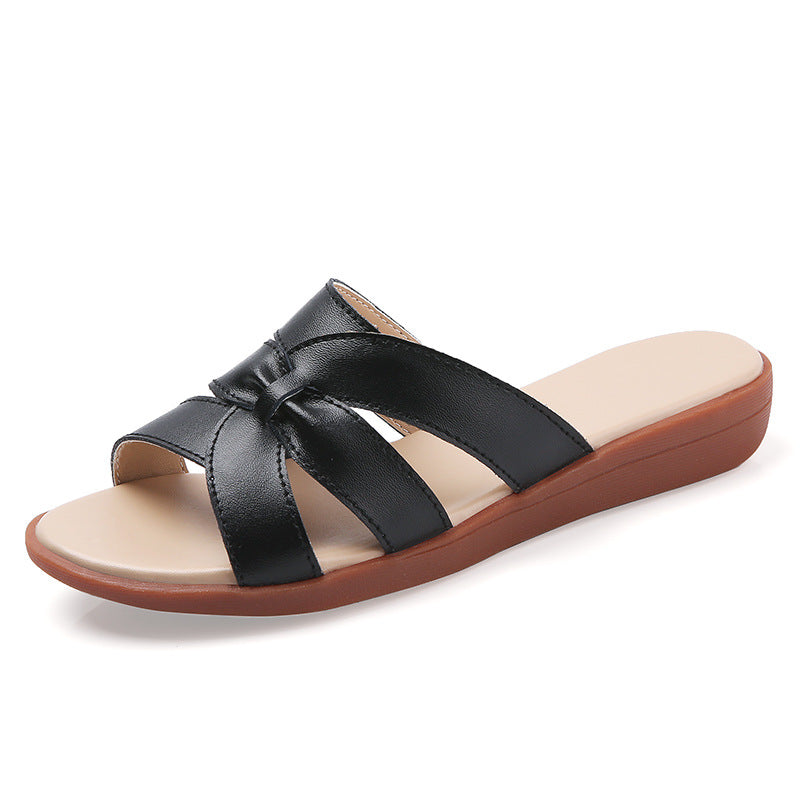 Sandalias Cómodas Y De Fondo Plano En Verano