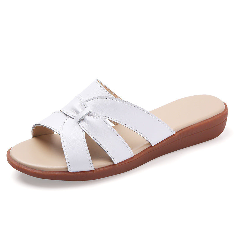 Sandalias Cómodas Y De Fondo Plano En Verano