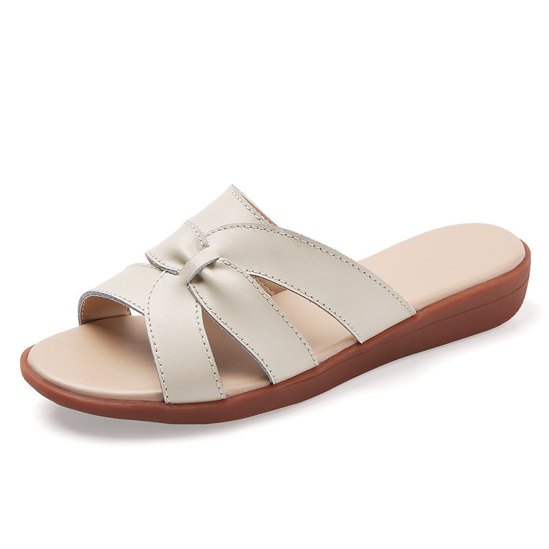 Sandalias Cómodas Y De Fondo Plano En Verano