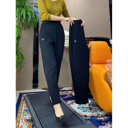 Talla Grande Y Suelta Con Pantalones De Rábano De Cintura Alta Y Pies Delgados