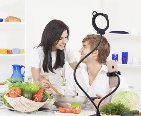 UNIVERSAL SELFIE - BUCKKERS