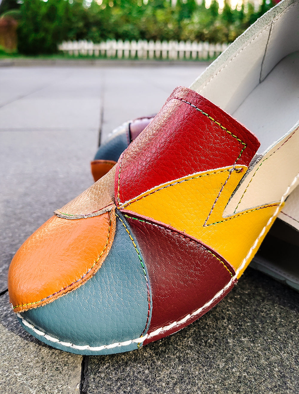 Zapatos planos femeninos de cuero hechos a mano coloridos
