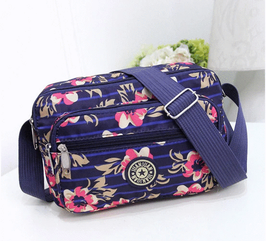 Tres bolsos con un precio más bajo(dos negro, uno de flores)-4