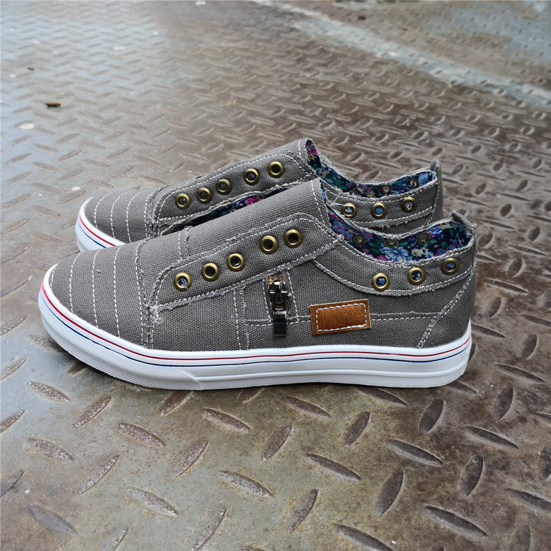 Retro Metal Embellishment Canvas Shoes