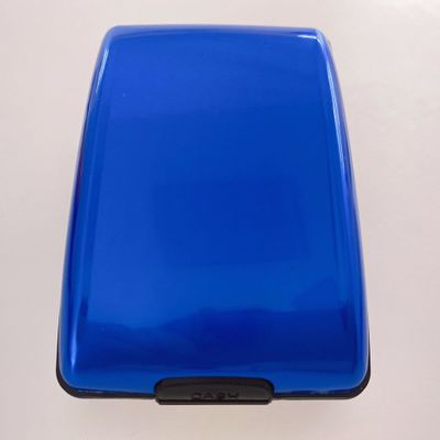 Cartera con cajas de tarjeta y moneda