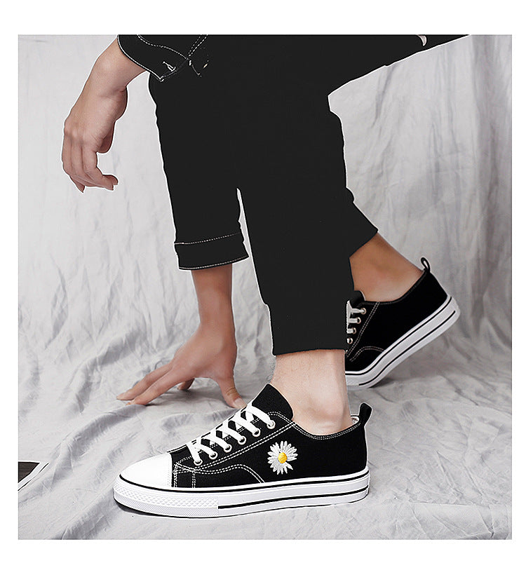 Los zapatos de lona para hombre y mujer primavera y verano pequeños bordados margarita