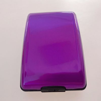 Cartera con cajas de tarjeta y moneda