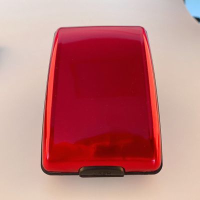 Cartera con cajas de tarjeta y moneda