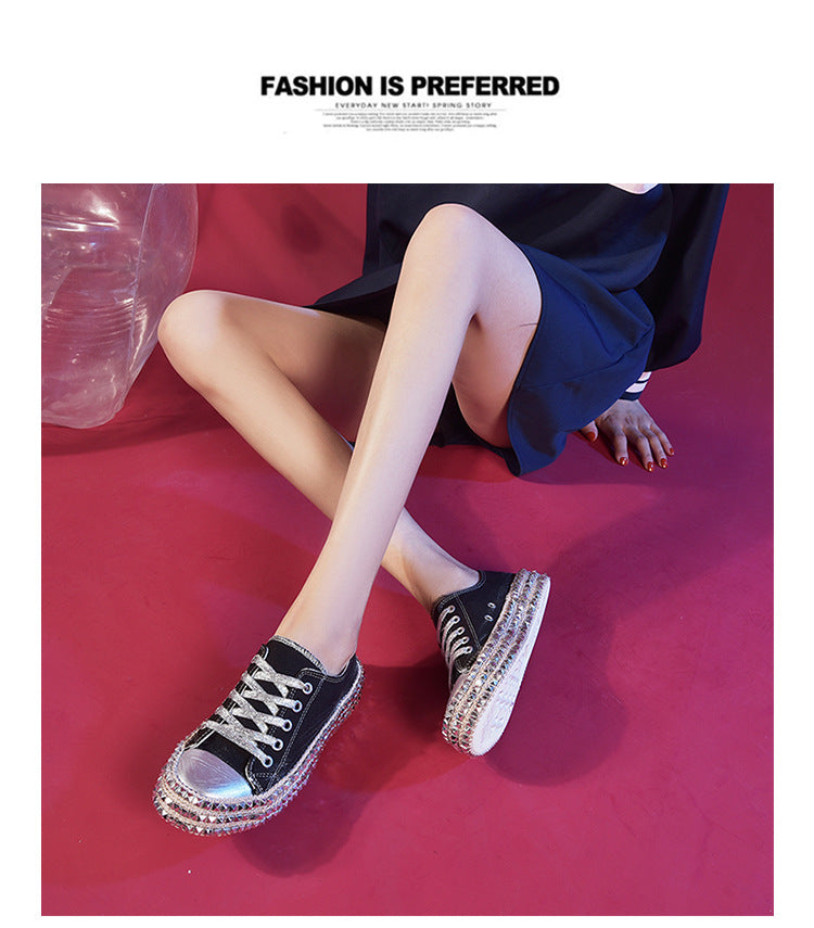 Elegantes zapatos brinllante de top alto