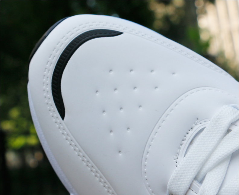 Zapatos deportivos con última moda para hombre