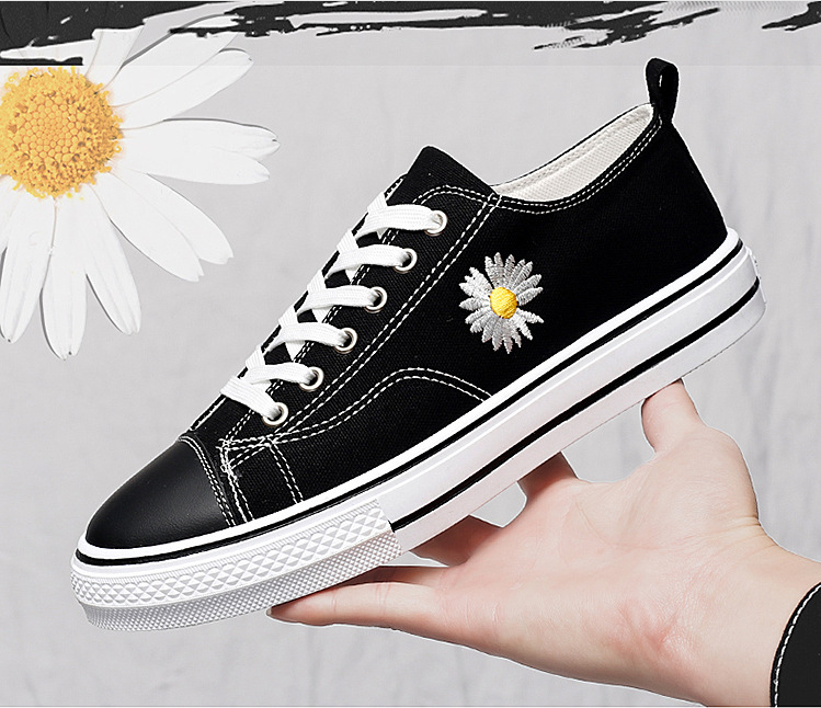 Los zapatos de lona para hombre y mujer primavera y verano pequeños bordados margarita