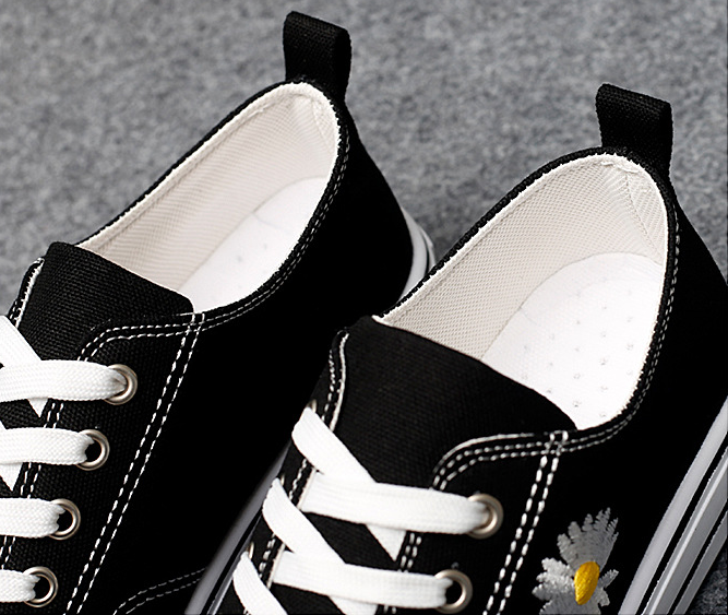 Los zapatos de lona para hombre y mujer primavera y verano pequeños bordados margarita