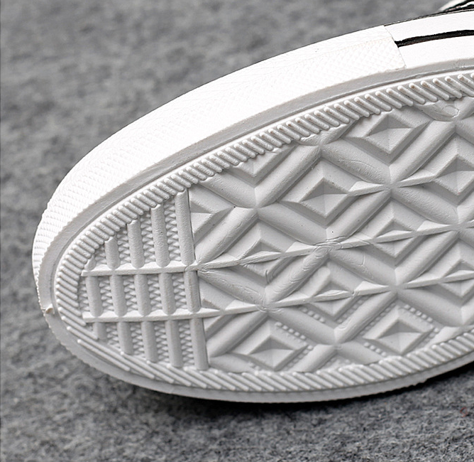 Los zapatos de lona para hombre y mujer primavera y verano pequeños bordados margarita