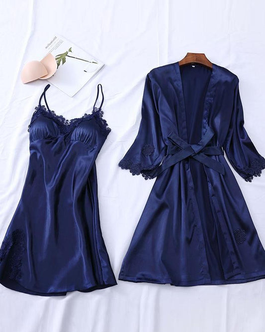 Conjunto de camisola y bata con ribete de encaje