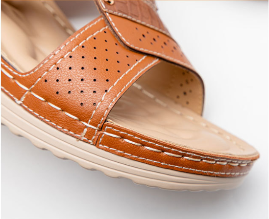 Cómodas zapatillas con remaches antideslizantes de suela gruesa