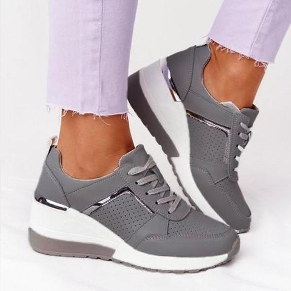 Nuevas zapatillas de cuña con cordones