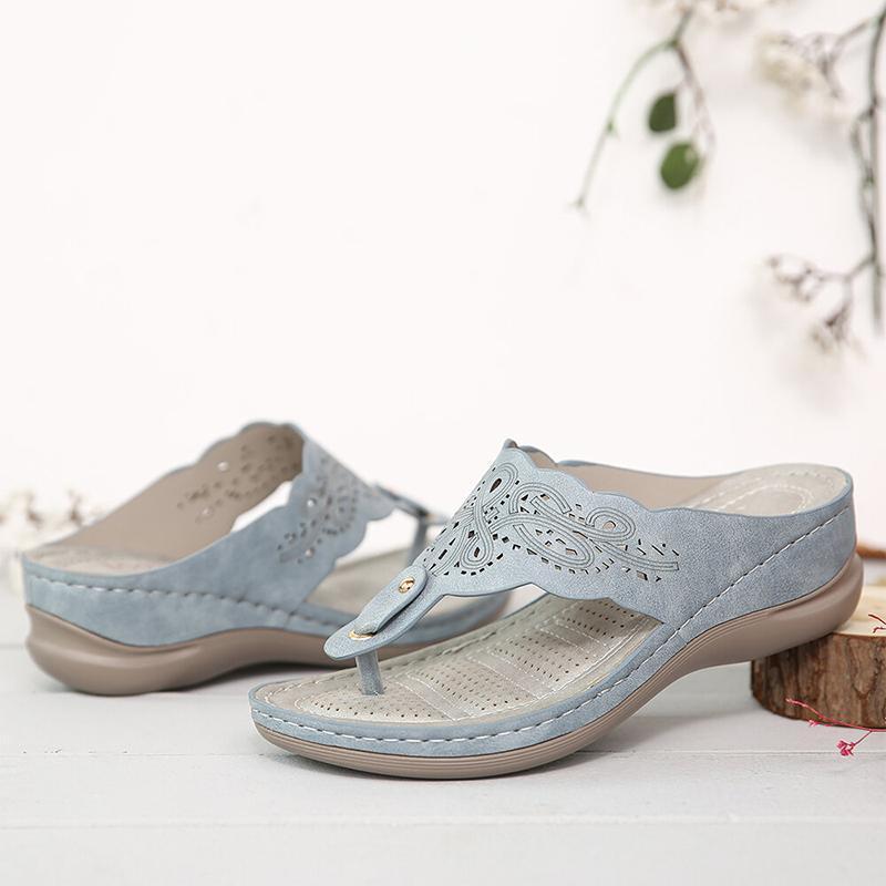 Sandalias Con Cuñas Y Chanclas Ahuecadas