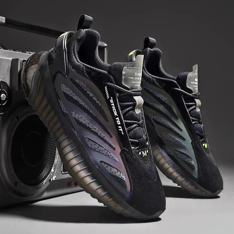 Awakening of Insects Un Calzado Deportivo