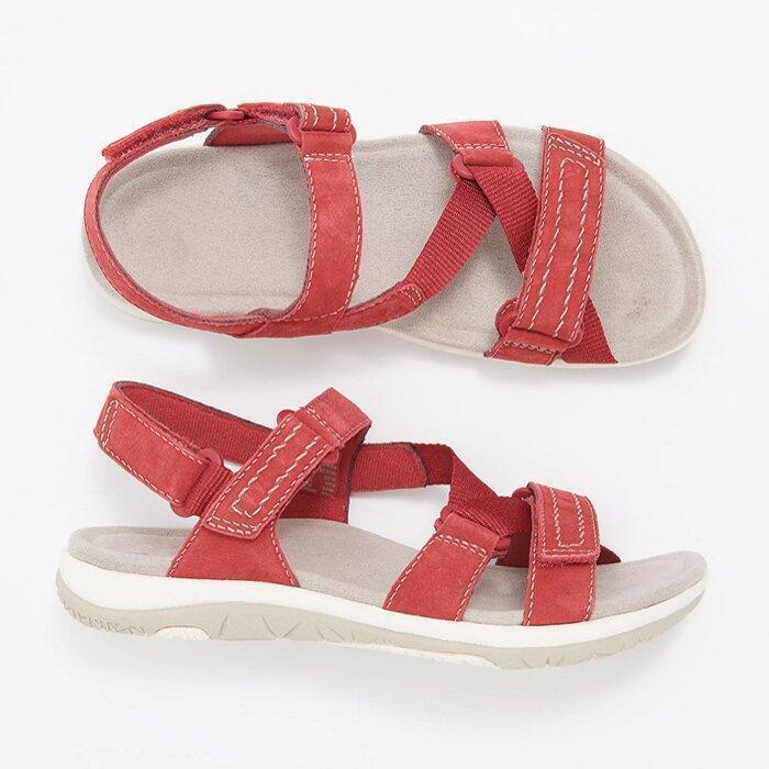 Nuevas sandalias de mujer