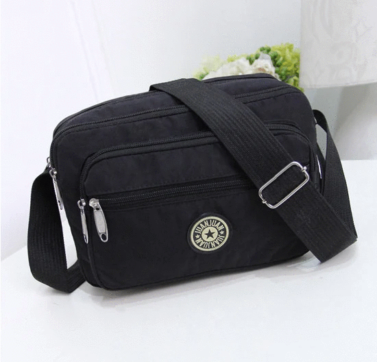 Tres bolsos con un precio más bajo(dos negro, uno de flores)-4