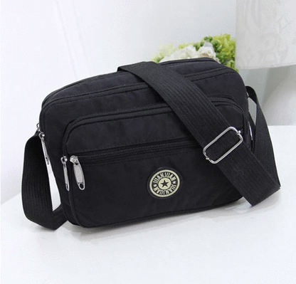 Tres bolsos con un precio más bajo(dos negro, uno de flores)-4