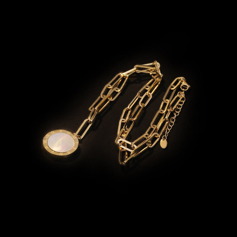 Retro High Sense Ins Tide Viento Frío Concha Negra Colgante Clavícula Suéter Collar Mujeres