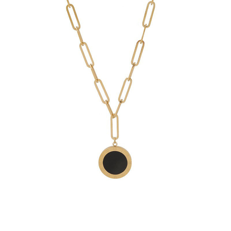 Retro High Sense Ins Tide Viento Frío Concha Negra Colgante Clavícula Suéter Collar Mujeres