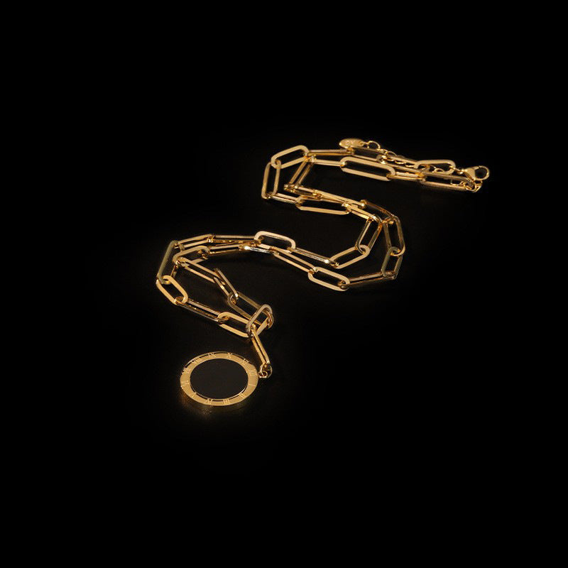 Retro High Sense Ins Tide Viento Frío Concha Negra Colgante Clavícula Suéter Collar Mujeres