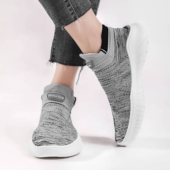 Calcetines Que Vuelan Los Calzados Informales Ligeros Del Punto Zapatos Netos Ligeros Cómodos