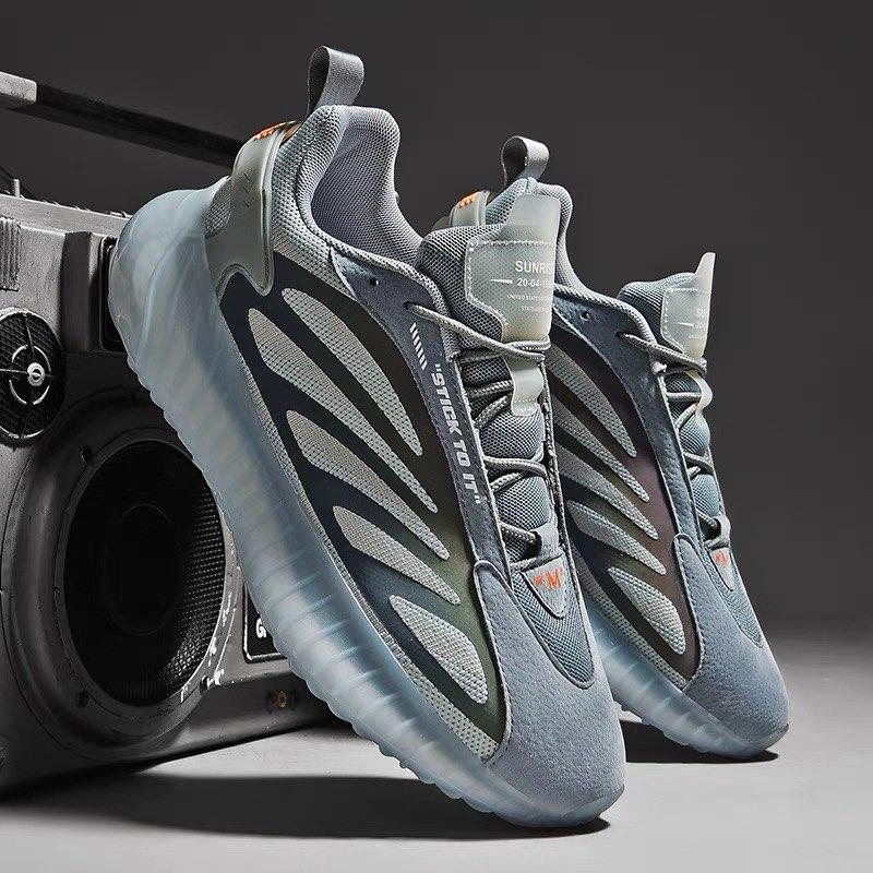 Awakening of Insects Un Calzado Deportivo