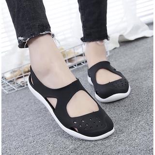 Forme a señoras planas las sandalias elásticas impermeables de las mujeres de los zapatos de la jalea