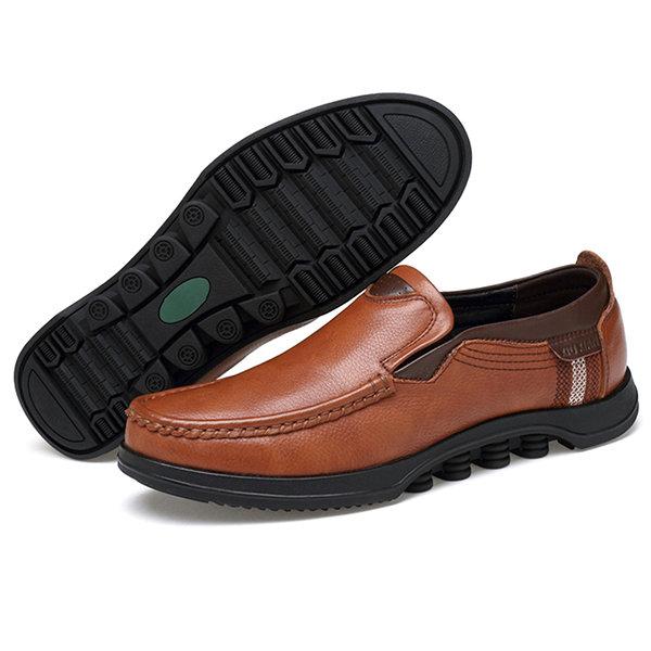 Zapatos casuales blandos de cuero vacuno slip on de talla grande para hombres
