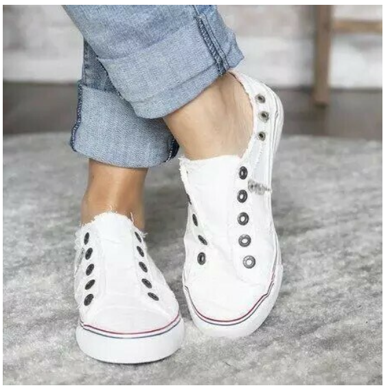 Retro Metal Embellishment Canvas Shoes